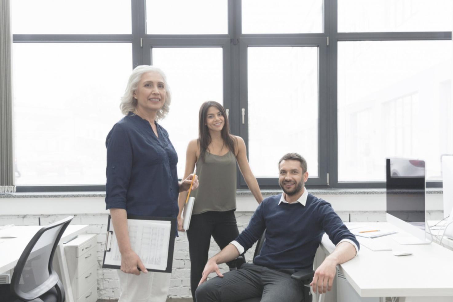 Session de formation avec participants travaillant sur des modèles financiers