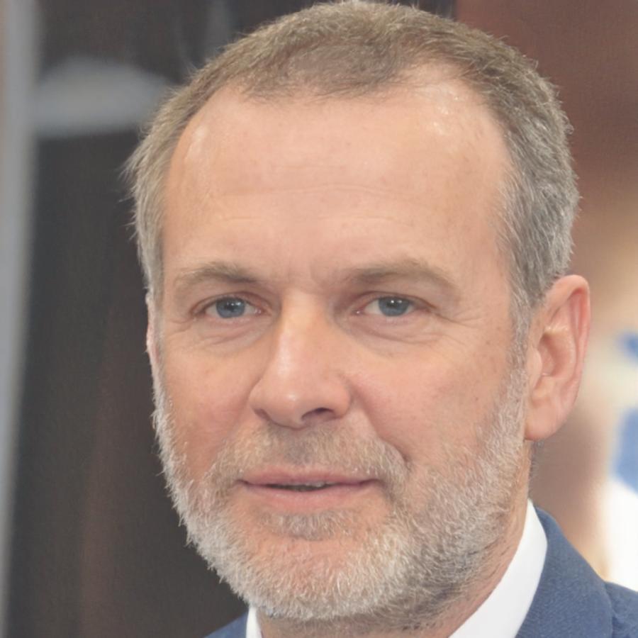 Formateur expert en finance enseignant les techniques de prévision